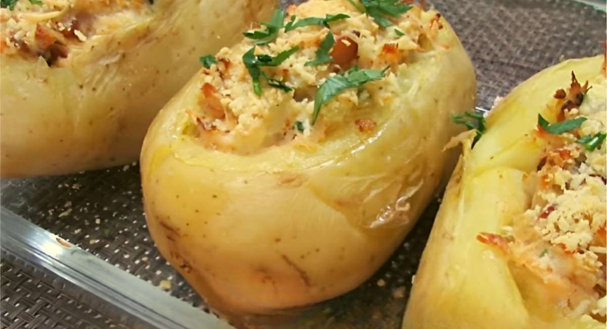 Batata recheada no forno muito saborosa e fácil de fazer