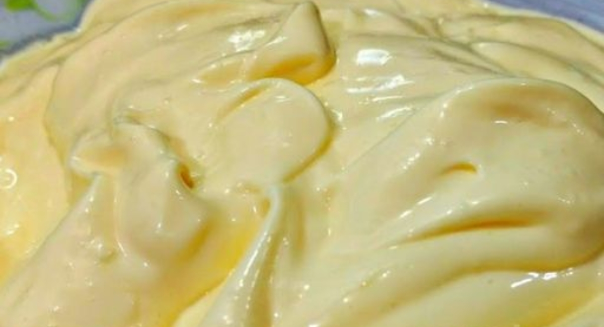 Maionese caseira sem óleo e sem ovos crus cremosa e perfeita para seus molhos e saladas