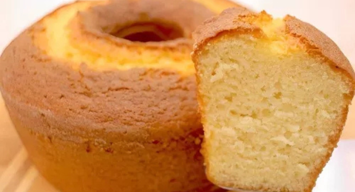 Bolo simples da vovó: aquele bolo fofinho e saboroso perfeito para a hora do café