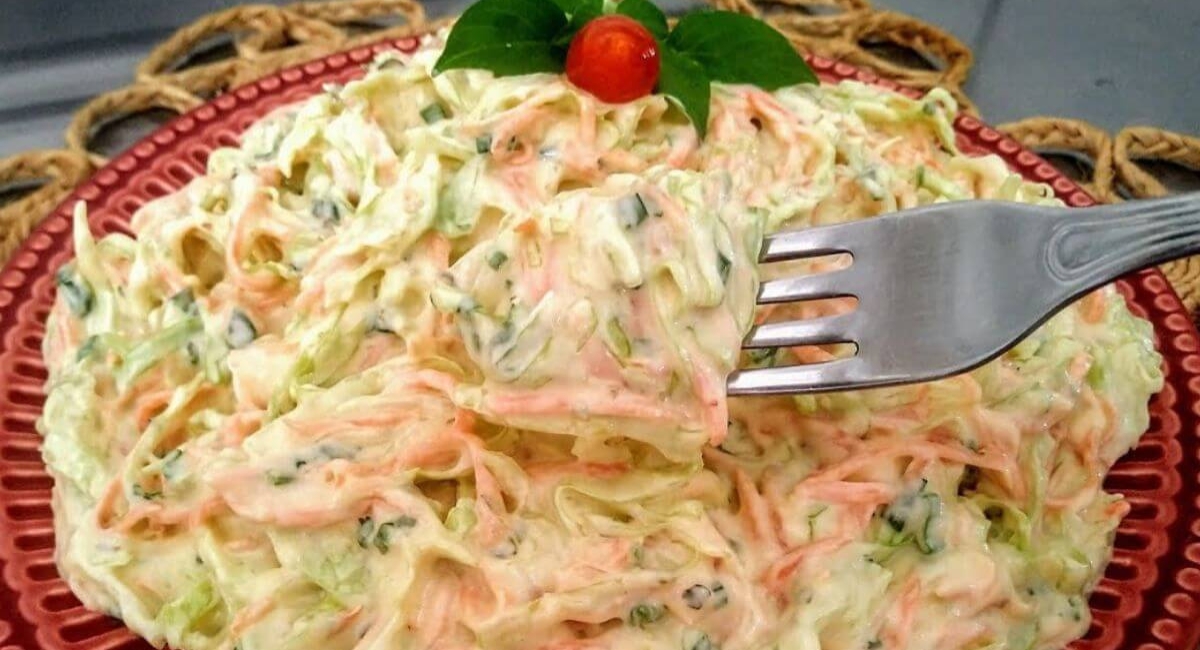 Almoço de domingo: salada de repolho americana muito cremosa
