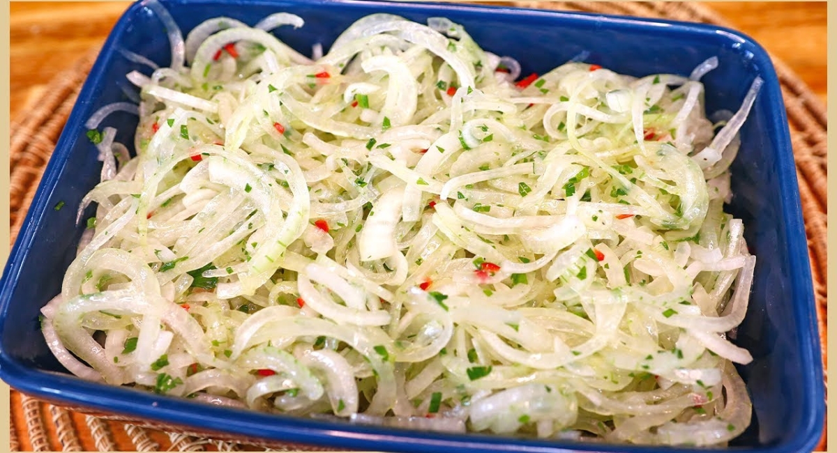 Salada de cebola para churrasco que vai conquistar todo mundo que experimentar