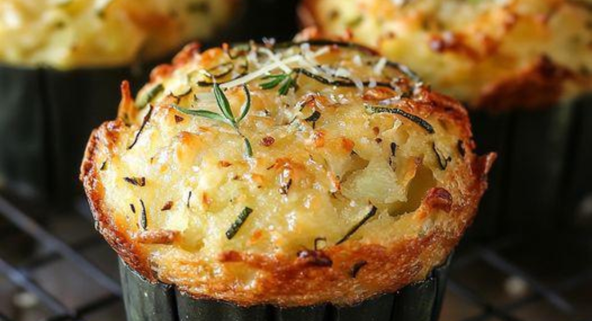 Recette de Muffins Croustillants aux Courgettes, Pommes de Terre et Parmesan