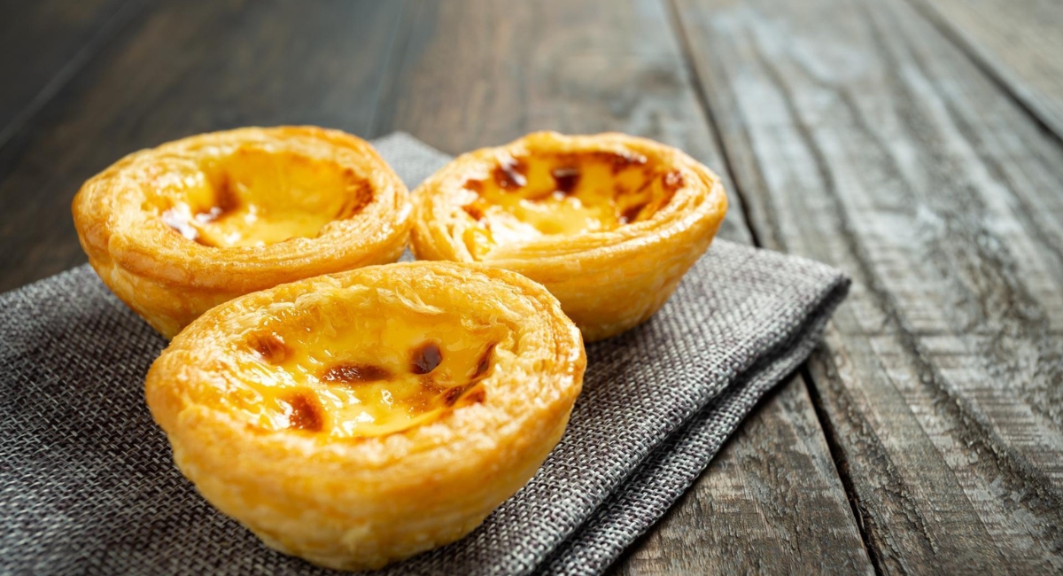 Pastelzinho de Belém feito com poucos ingredientes e sem mistério, essa receita veio direto de Portugal