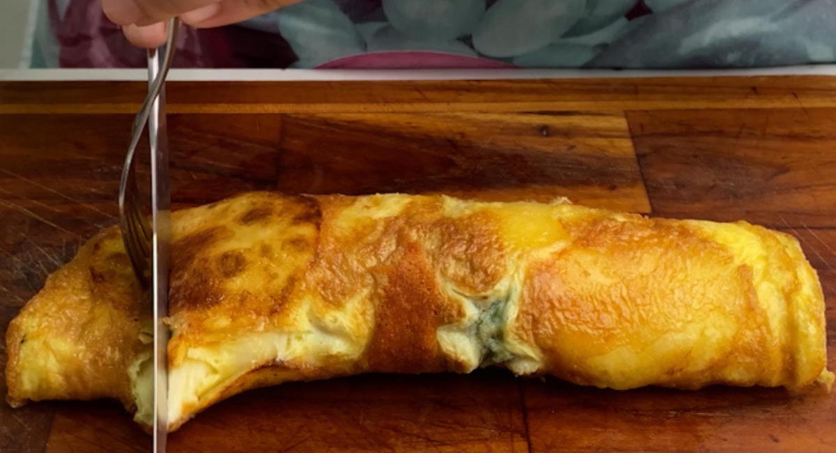 Com apenas batatas, ovos e queijo seu jantar está pronto