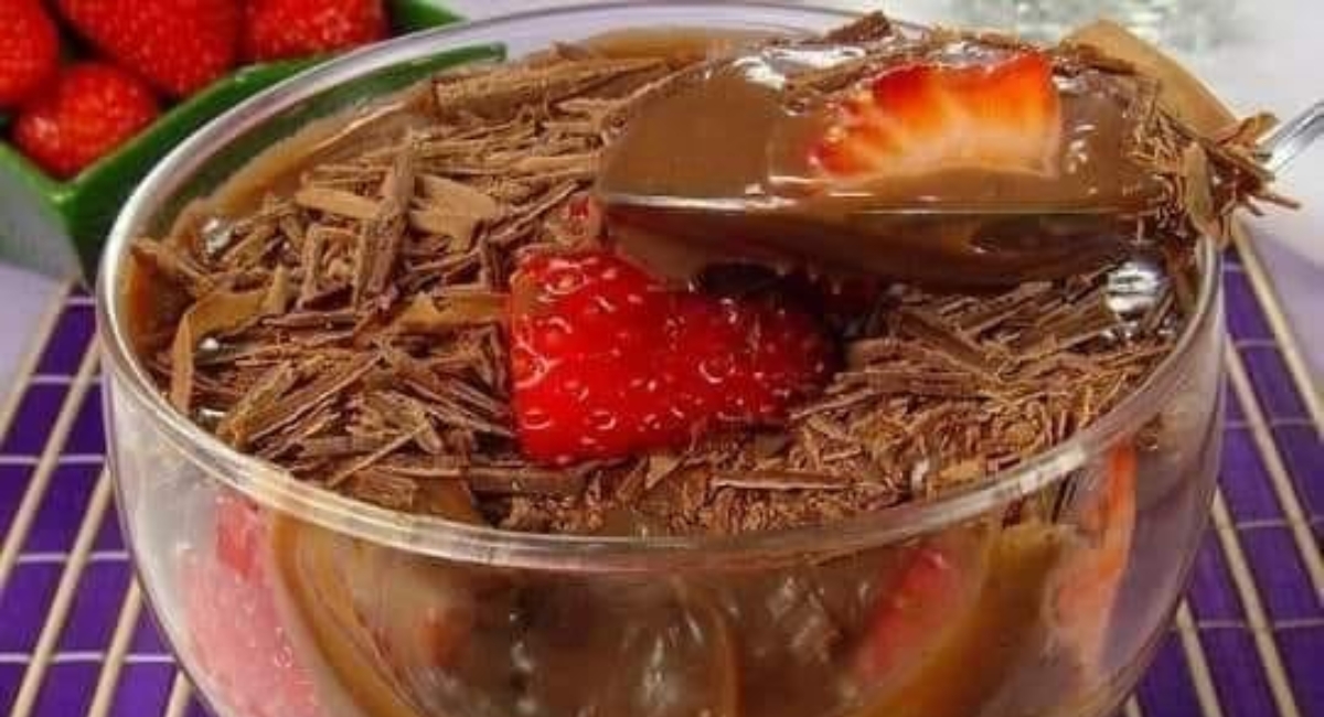 Creme de brigadeiro com morangos!!
