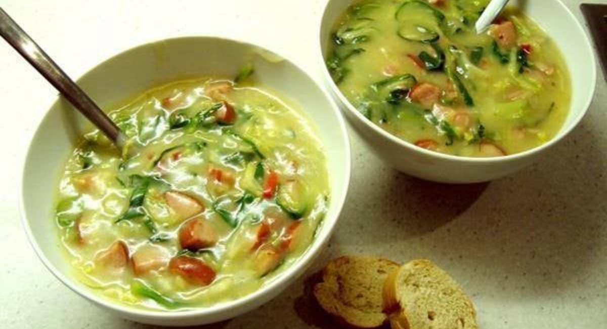 Caldo cremoso de legumes com frango e bacon