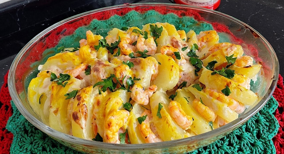 Batata gratinada com camarão