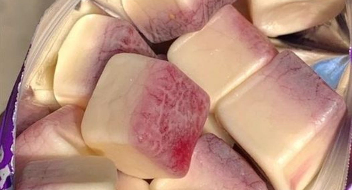 Todo ano eu faço uns 5 baldes dessa bala pra levar pra ceia de Natal