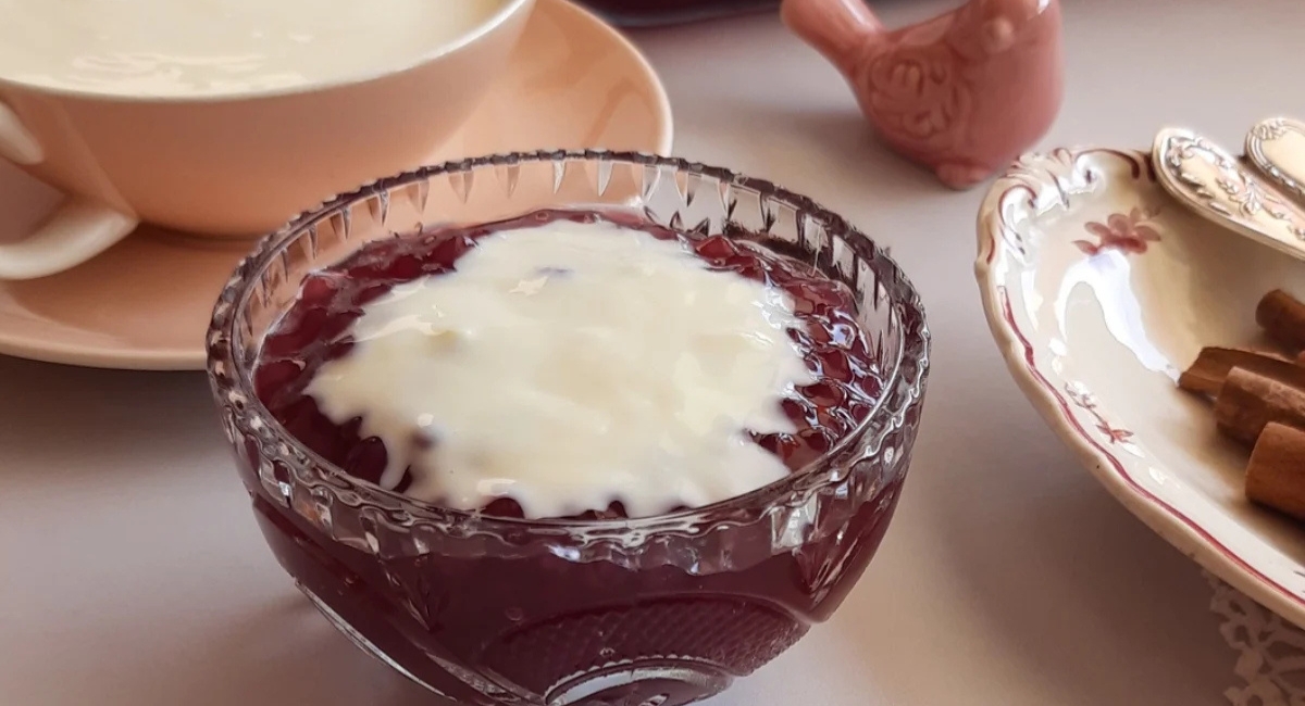 Aprenda a fazer essa clássica sobremesa de sagu de vinho com creme deliciosa