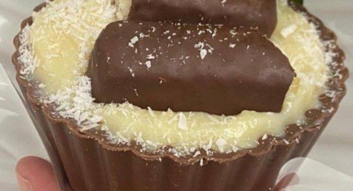 Copinho de chocolate recheado com beijinho