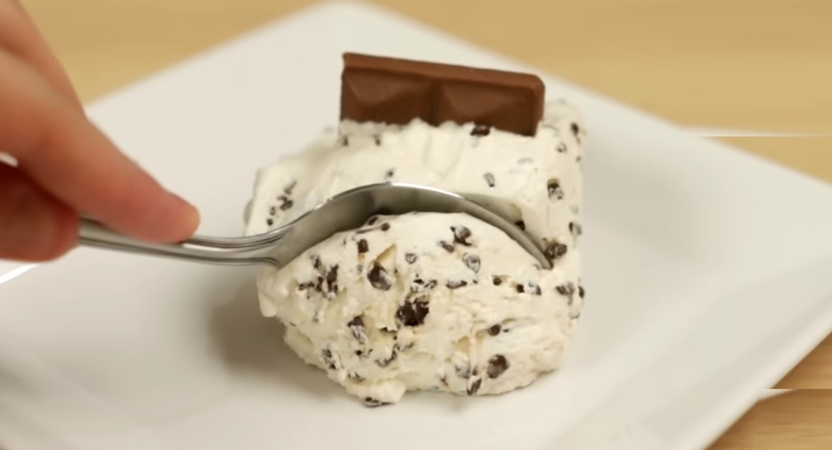 Sobremesa moça gelada uma sobremesa flocada deliciosa e muito fácil de preparar