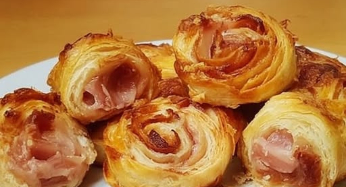 Petits Pains Feuilletes Salés Farcis au Jambon et au Fromage