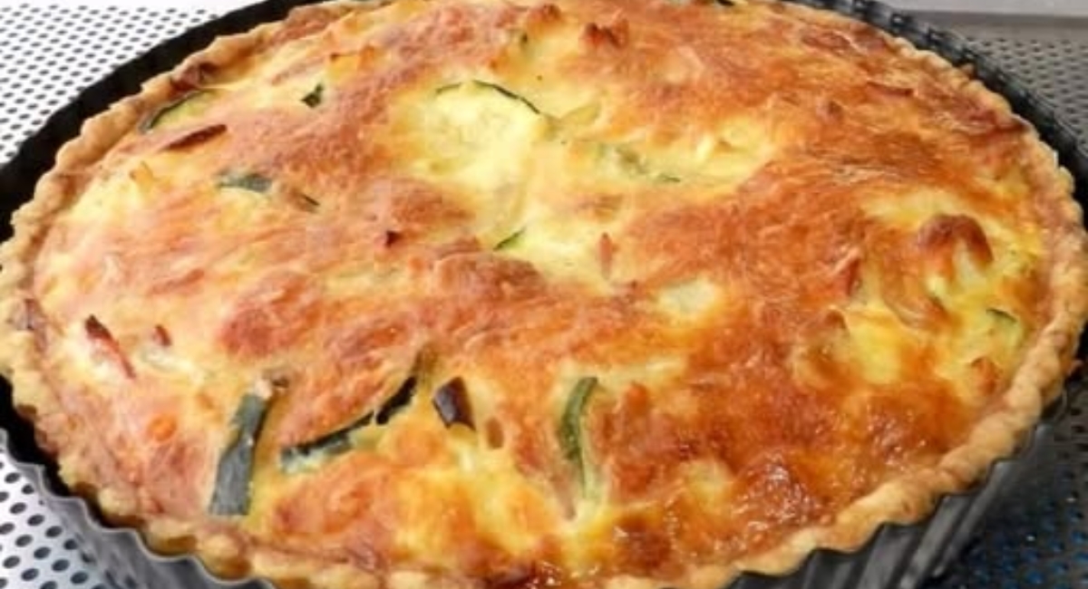 Salé aux courgettes, oignons et jambon : la recette savoureuse à essayer