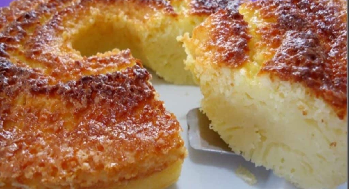 Bolo de queijadinha cremosa, tão cremosa que derrete na boca