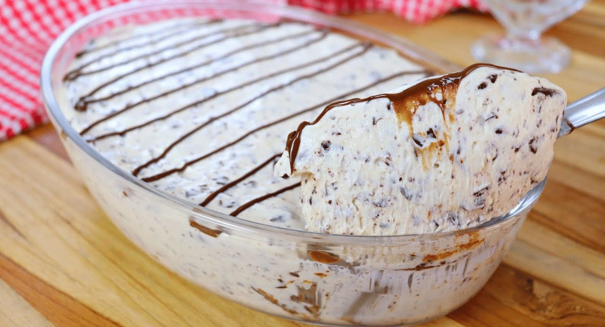 Sobremesa travessa gelada deliciosa refrescante e feita com poucos ingredientes