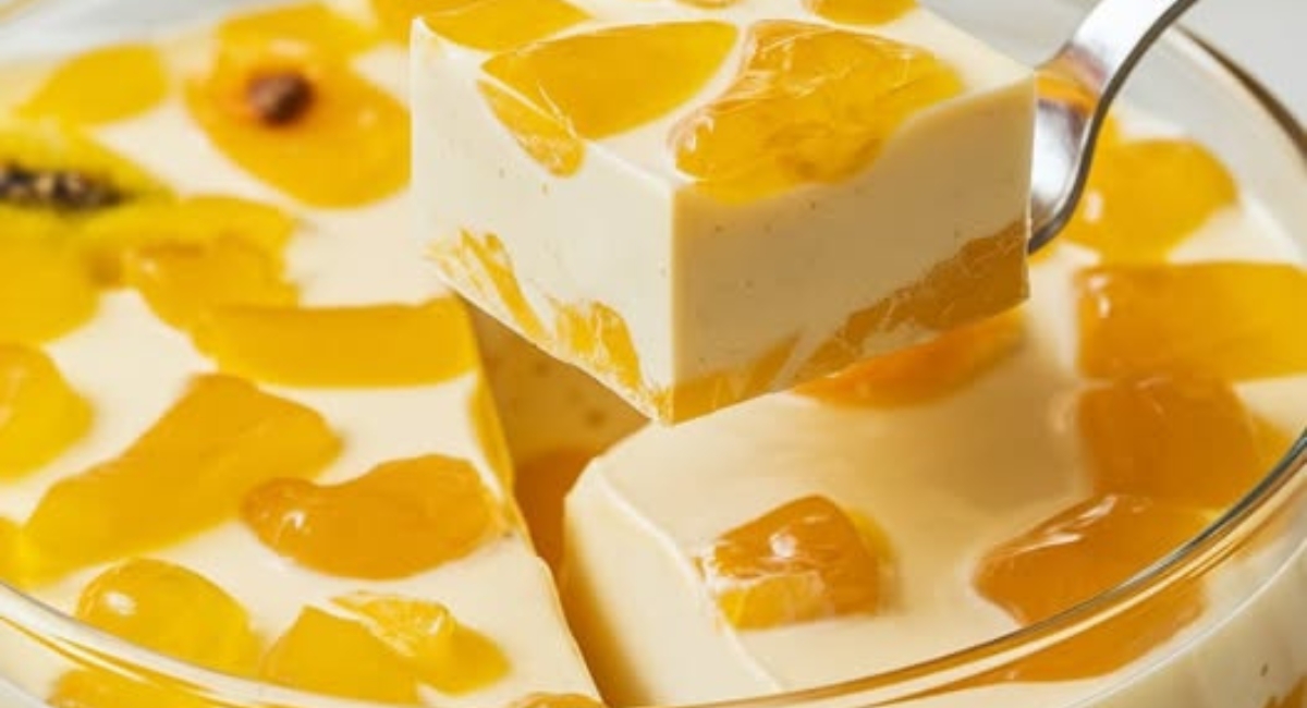 Sobremesa de gelatina com leite condensado e creme de leite