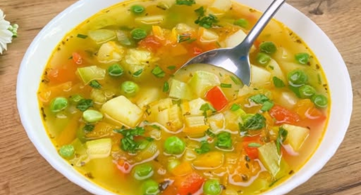 Soupe aux Légumes de Grand-Mère avec Croûtons au Parmesan : Une Recette Réconfortante et Authentique