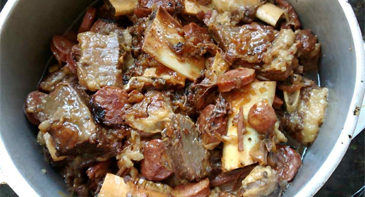 Costela na panela de pressão: não precisa de temperos nem de água e fica derretendo na boca
