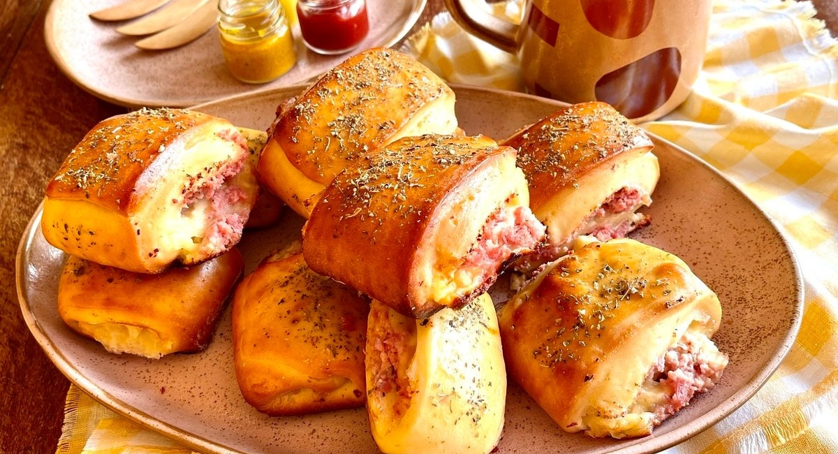 Breakfast Rolls with Turkey Sausage, Egg, and Cheese 