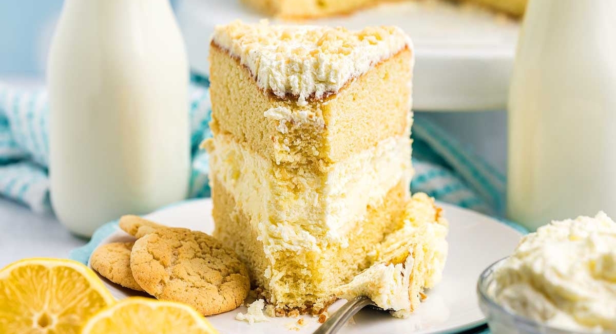 Elegant Italian Lemon Cream Cake 