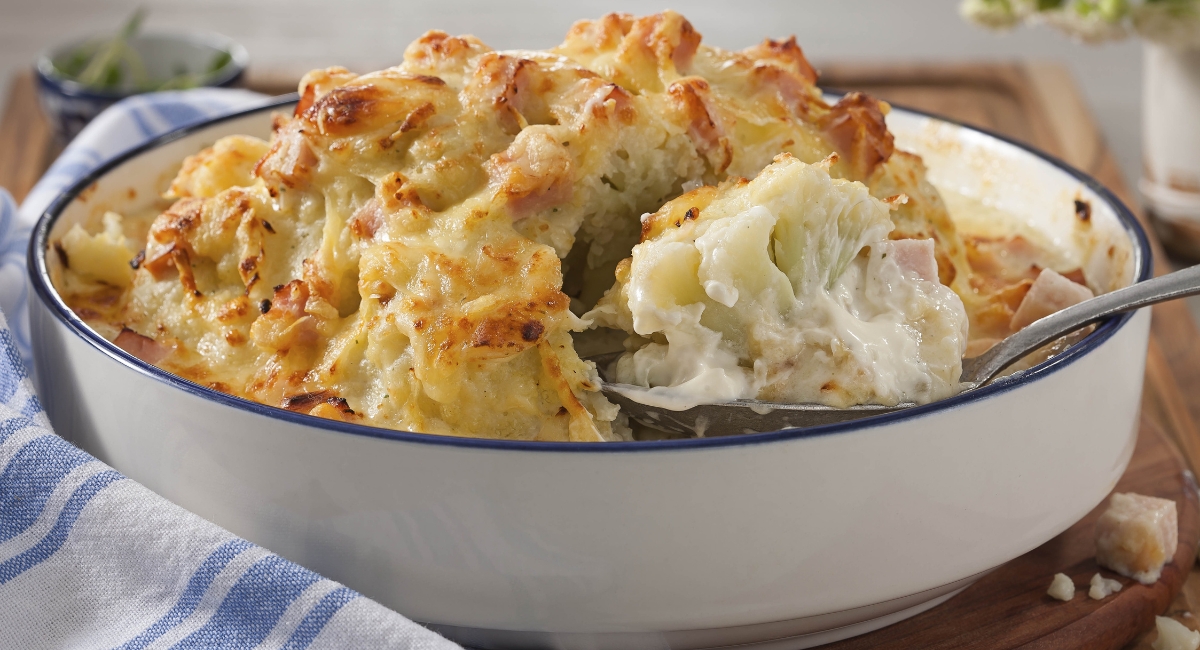 Couve-flor recheada ao forno fácil de fazer deliciosa e perfeita para o seu almoço ou jantar