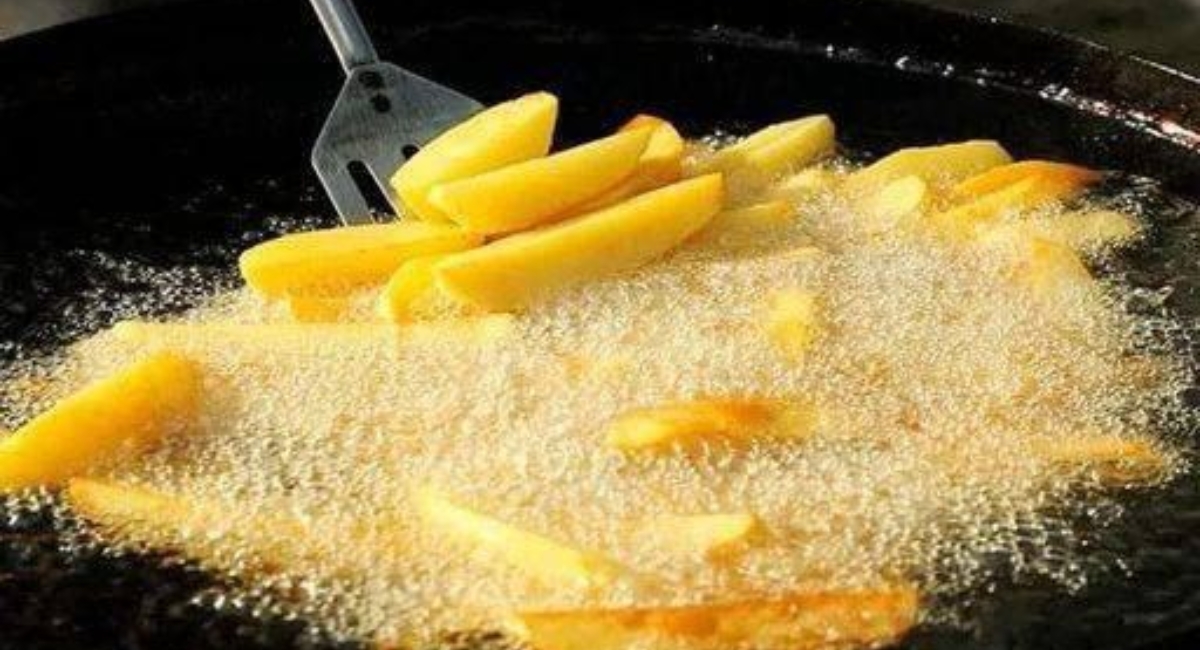 Aprenda o segredo da batata frita de lanchonete ficar bem sequinha e crocante