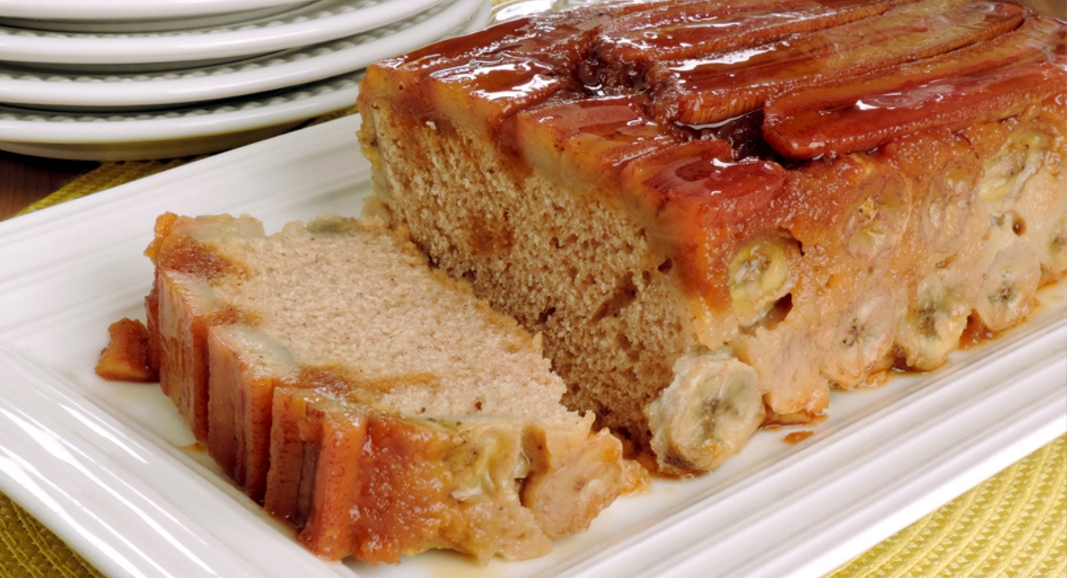 Bolo de banana irresistível e super fácil no liquidificador