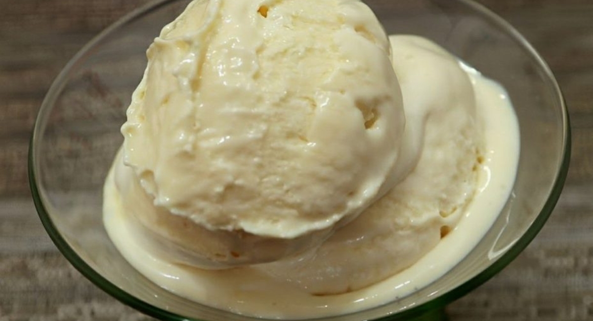 Fiz 2 litros de sorvete de creme caseiro para toda a família com ingredientes que eu tinha em casa