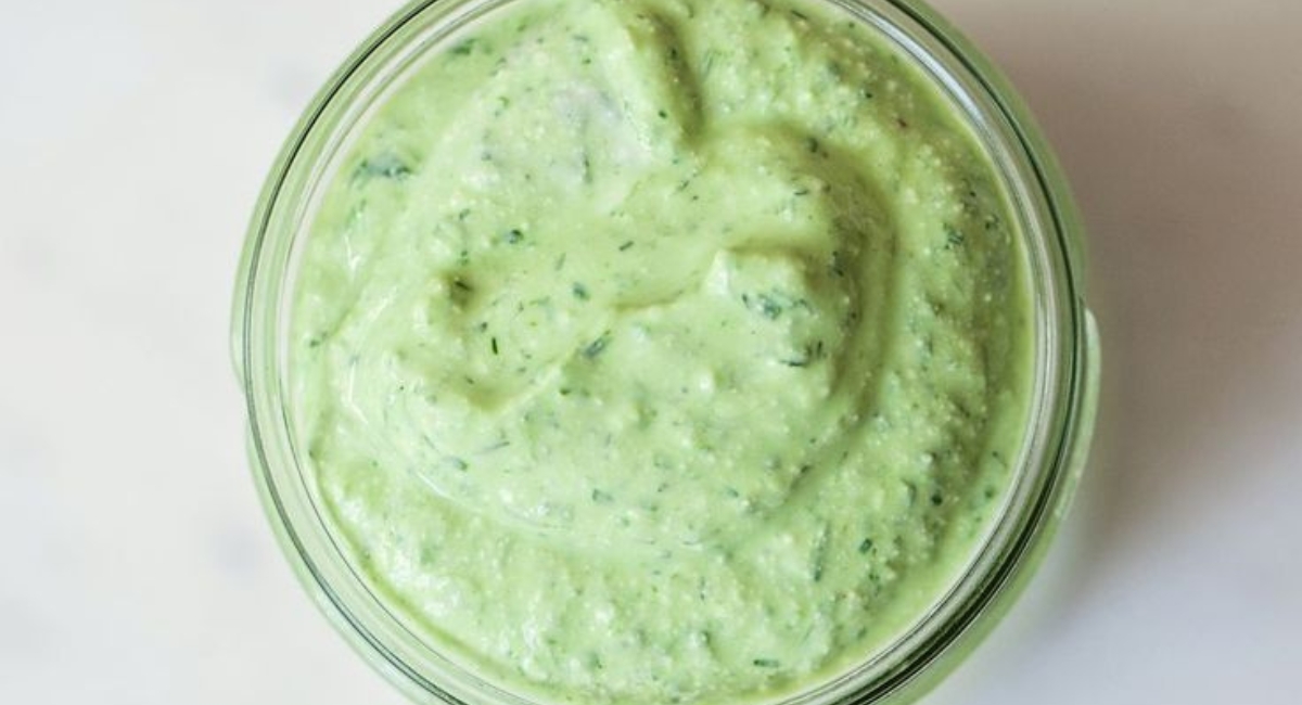 Maionese verde caseira, igual aqueles molhos de lanchonete que todo mundo ama