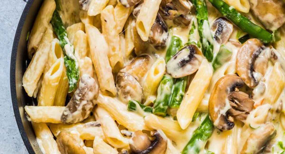 Creamy Mushroom and Asparagus Chicken Penne
