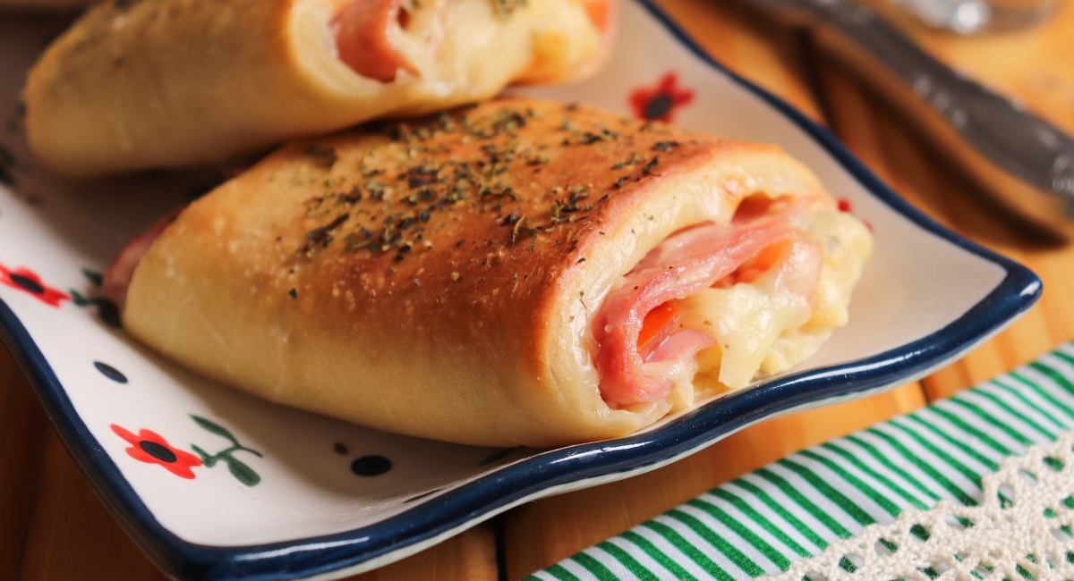 Enroladinho de queijo e presunto