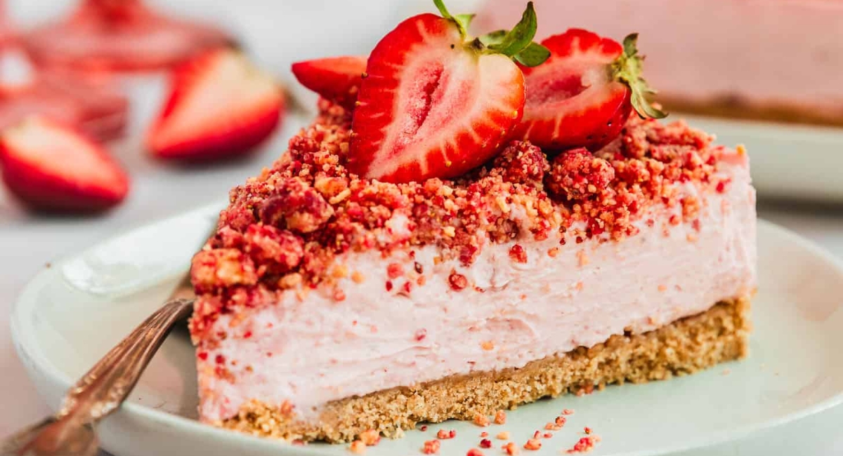 Berrylicious Strawberry Crunch Cheesecake