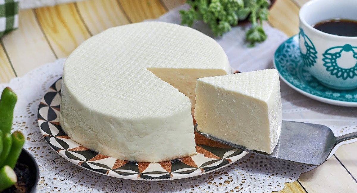Queijo caseiro feito com ingredientes que já tem no seu armário