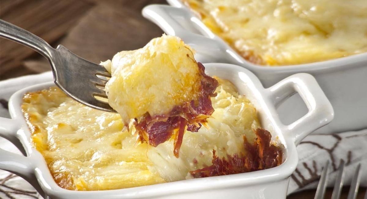 Escondidinho de mandioca com carne seca