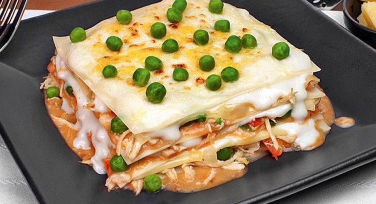 Lasanha de frango com dois molhos