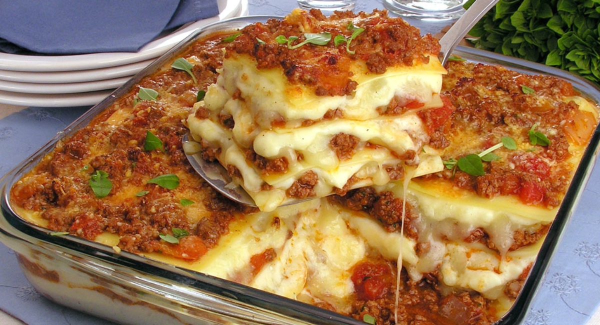 Lasanha com escondidinho de carne moída