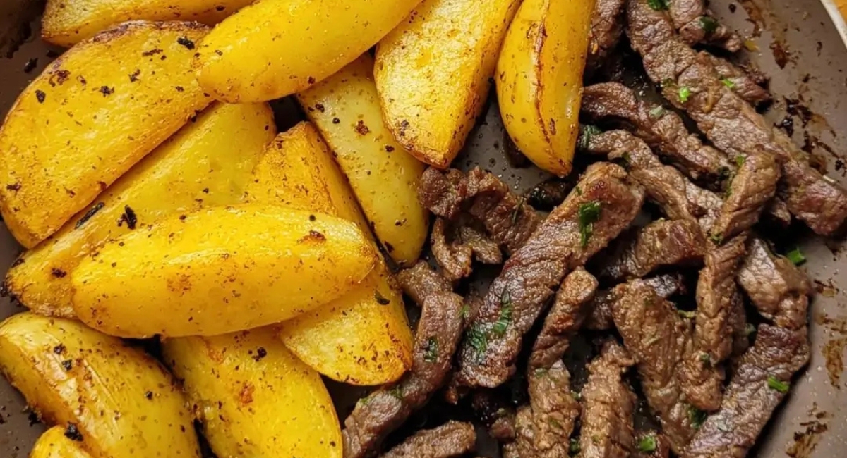Bife com batata rústica fritos na manteiga