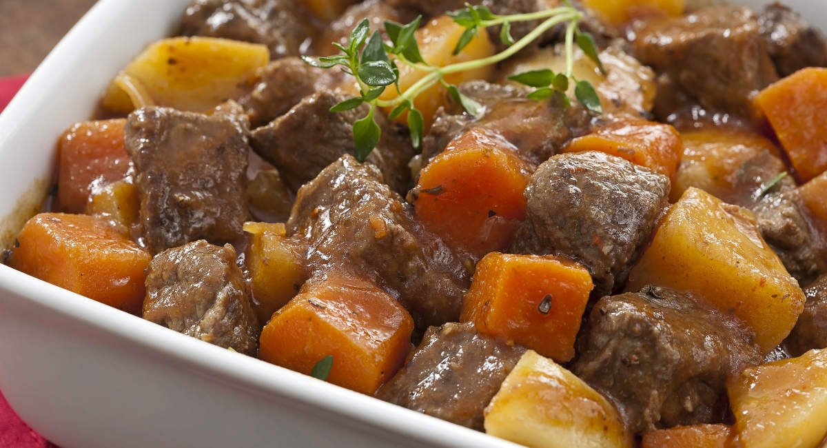Receita de Ensopado de Carne com Batatas e Cenouras