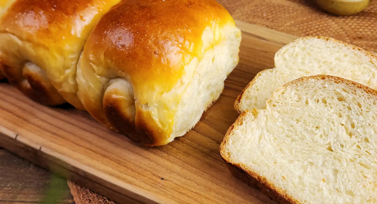 Pão caseiro de liquidificador muito fácil de fazer super macio e fofinho para o seu café