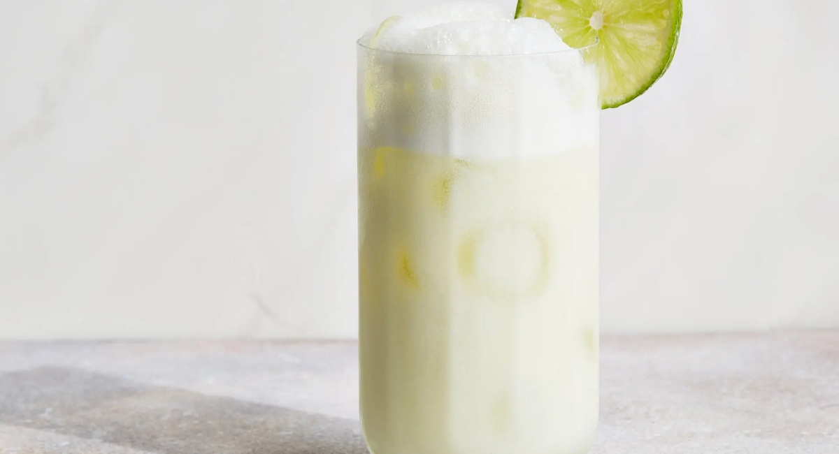 Limonada suiça bem cremosa e refrescante com um segredo para não amargar