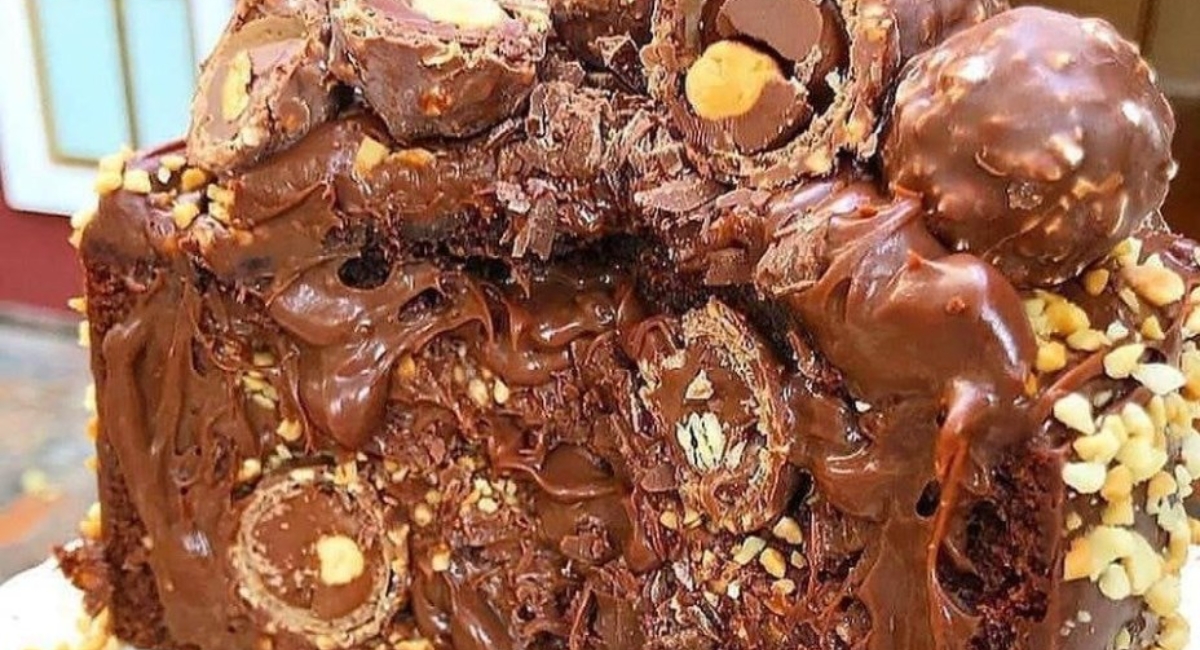 Bolo de Ferrero Rocher com Brigadeiro e Nutella