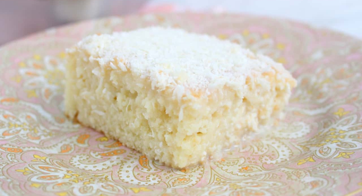 Bolo de Coco Molhadinho que fica maravilhoso!