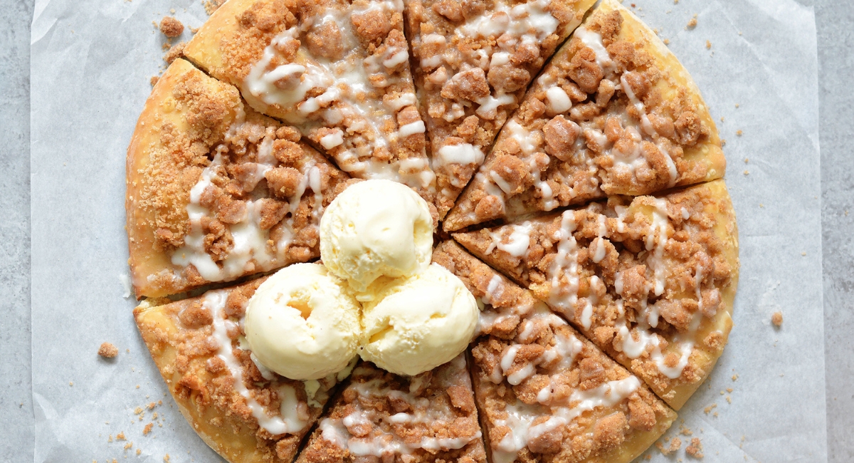 Cinnamon-Sugar Crescent Roll Pizza
