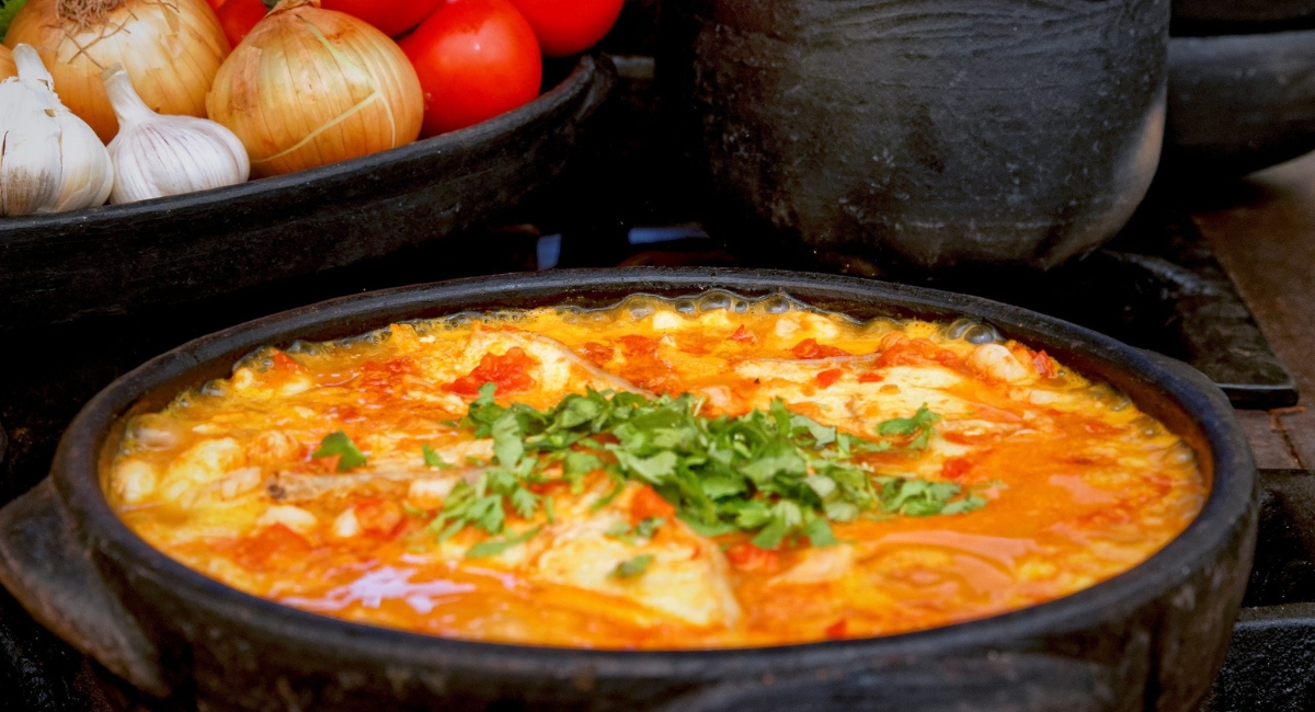 Moqueca de Peixe com Banana-da-Terra