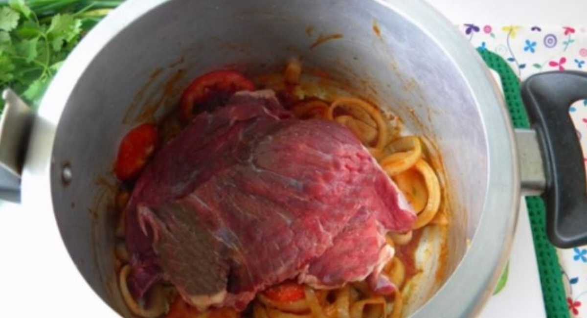 Bife Acebolado na Panela de Pressão 