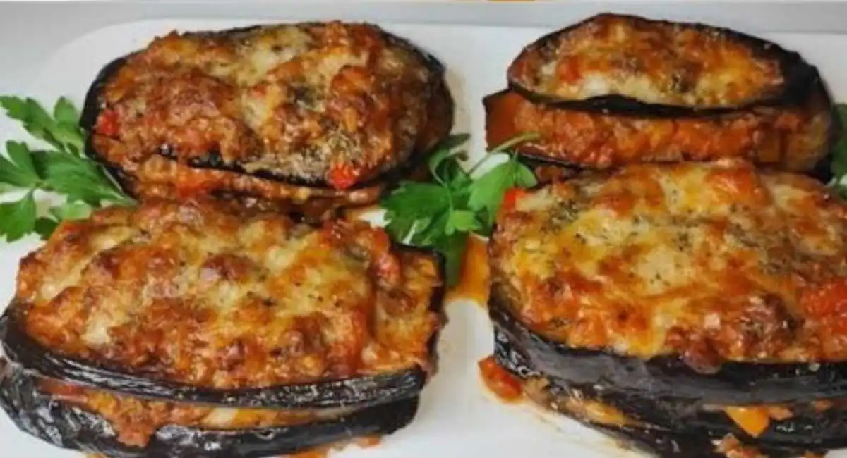 Aubergines au four fourrées à la viande savoureuse