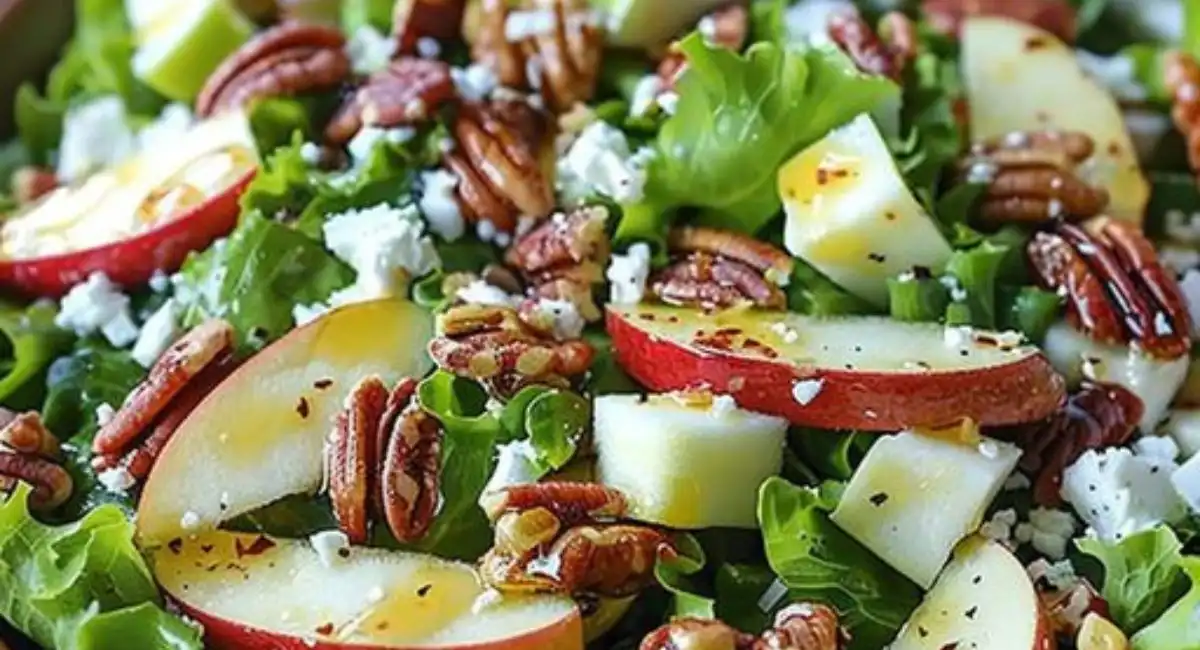 Salade de pommes, de noix de pécan et de feta