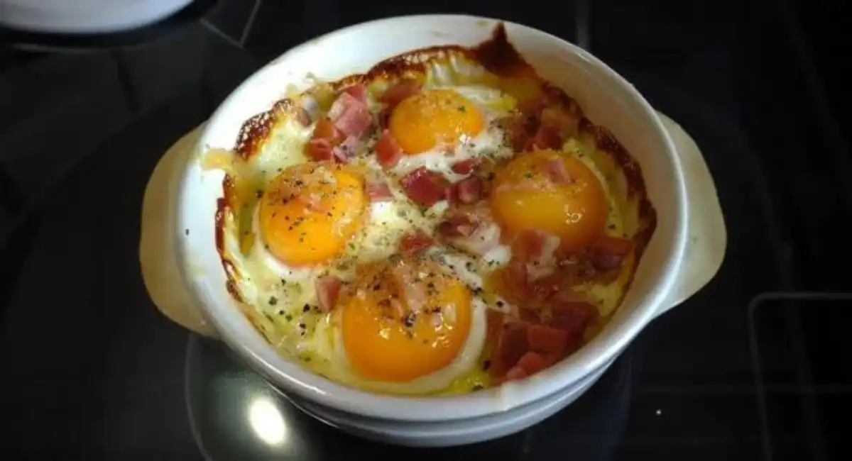 Œufs Cocotte Au Chèvre Et Aux Lardons