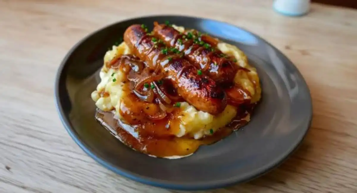 Voulez-vous Manger ce Bangers et Purée avec Sauce à l’Oignon