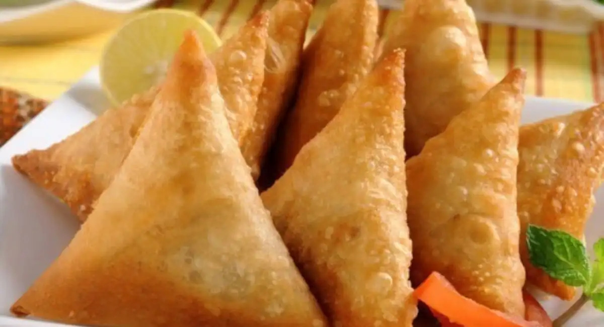 Samoussas au poulet et au curry